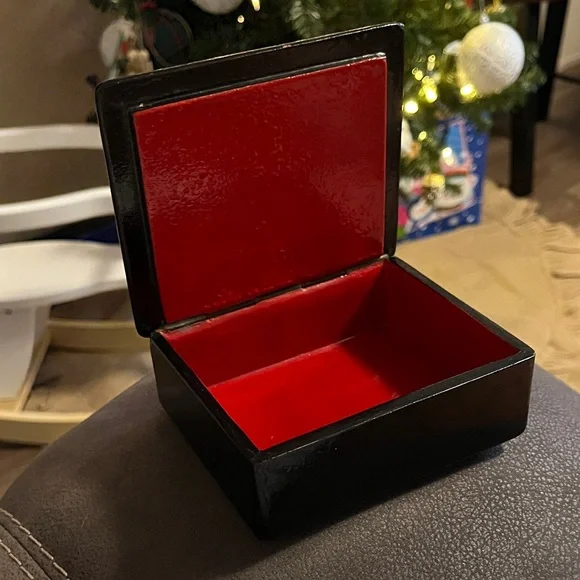 Hand-Painted Russian Lacquer Box | Folk Art Trinket Box | Soviet Era - Picture 2 of 4